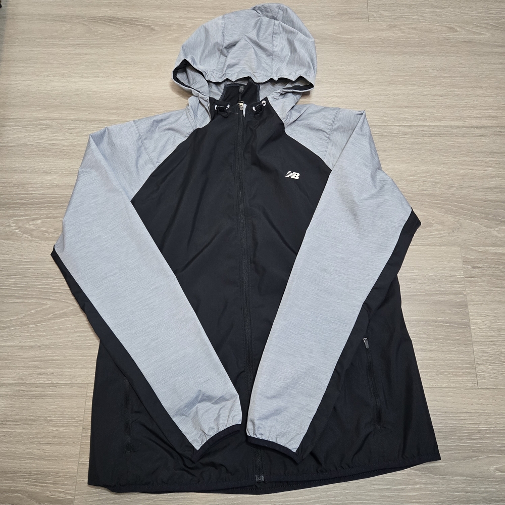 New Balance Black and Gray Hooded Jacket Size L Windbraker Activewear